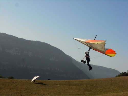 Daachenfliegen in Frankreich, Millau